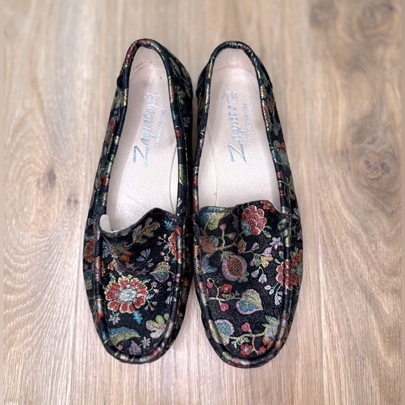 Zapato Hand Made Shoes - Black Florals Casual Driver Loafers (Size 39 EUC) - Picture 1 of 5